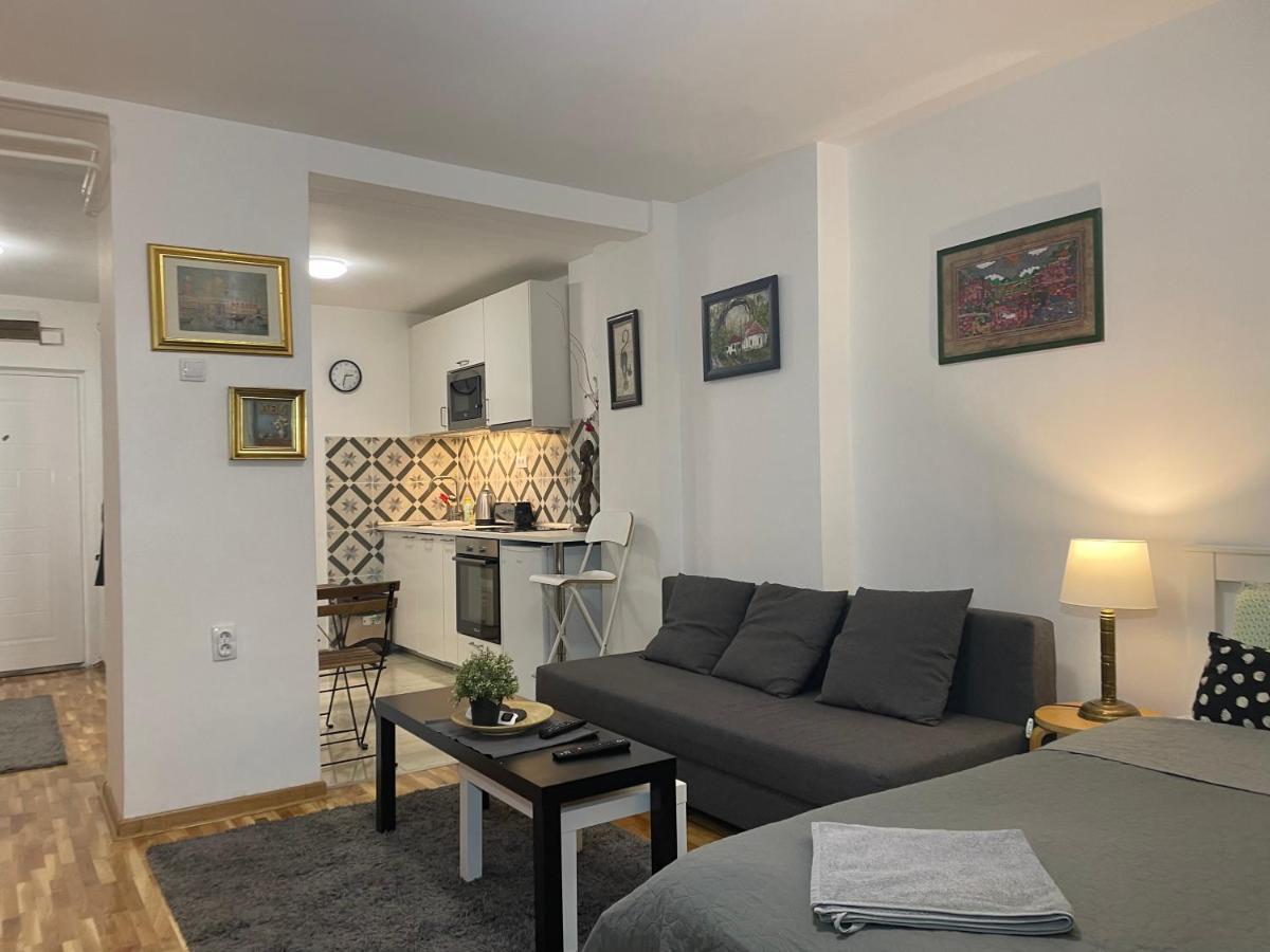 Axis Mundi Apartment *