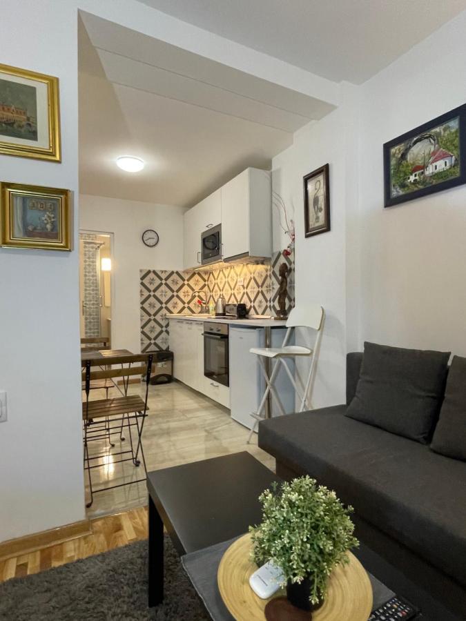 Axis Mundi Apartment *